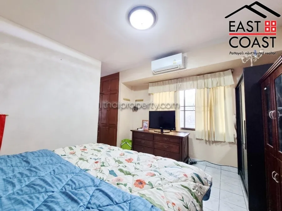 Pattaya Land and House photo 9