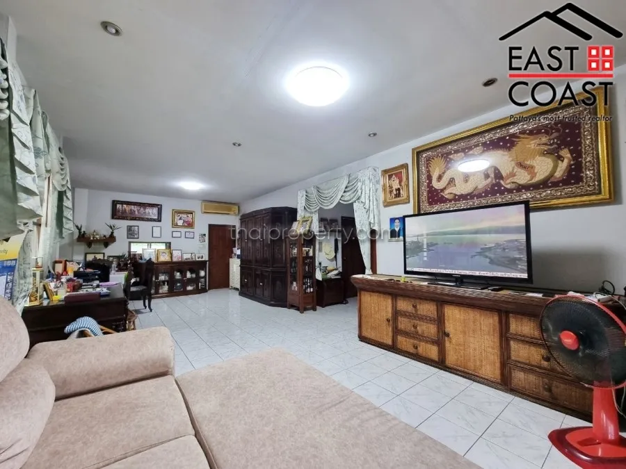 Pattaya Land and House photo 3
