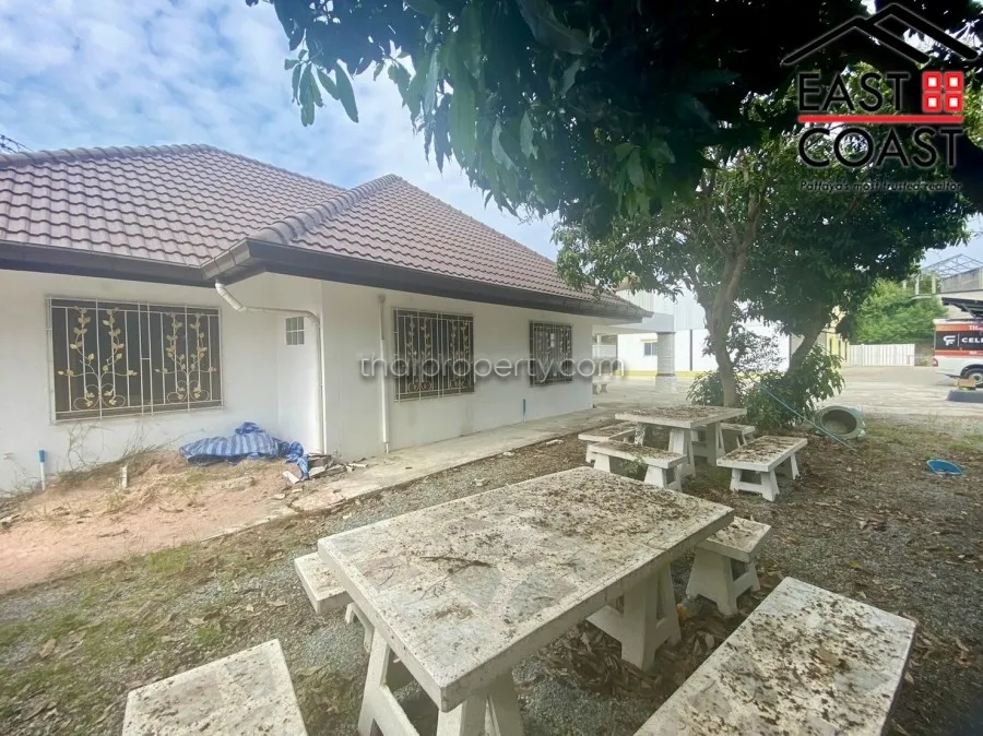 Private House with Warehouse photo 22