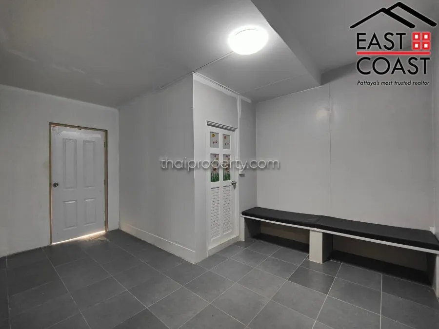 House with Apartment photo 6