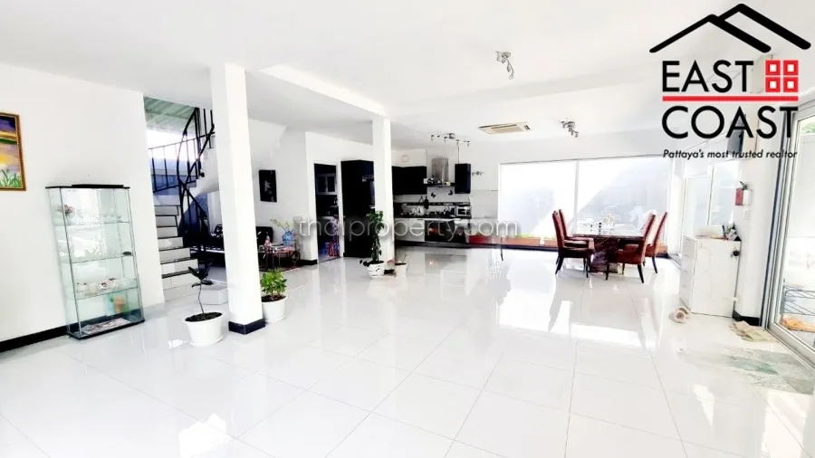 Baan Sathorn Watbun photo 5