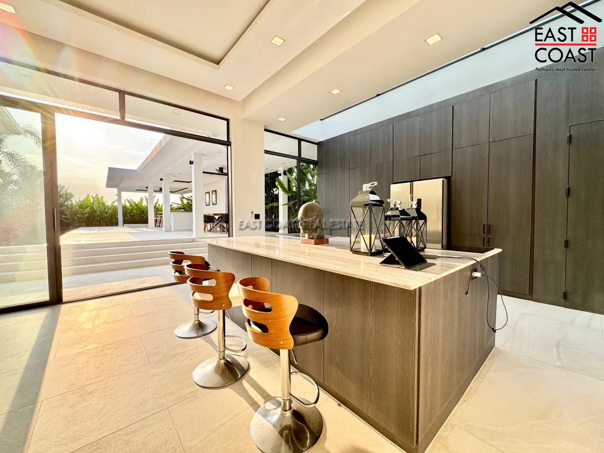 Spectacular Luxury Villa photo 10