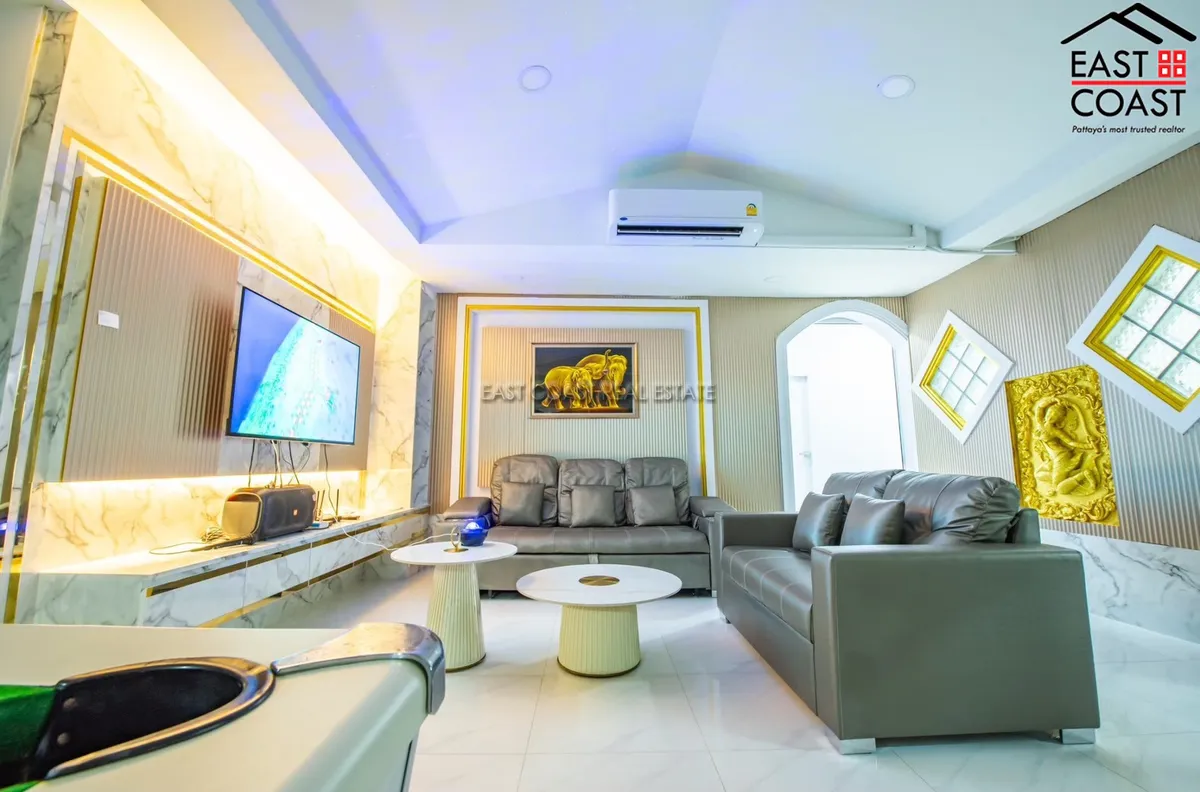 White House Villa in Baan Koon Suk 2