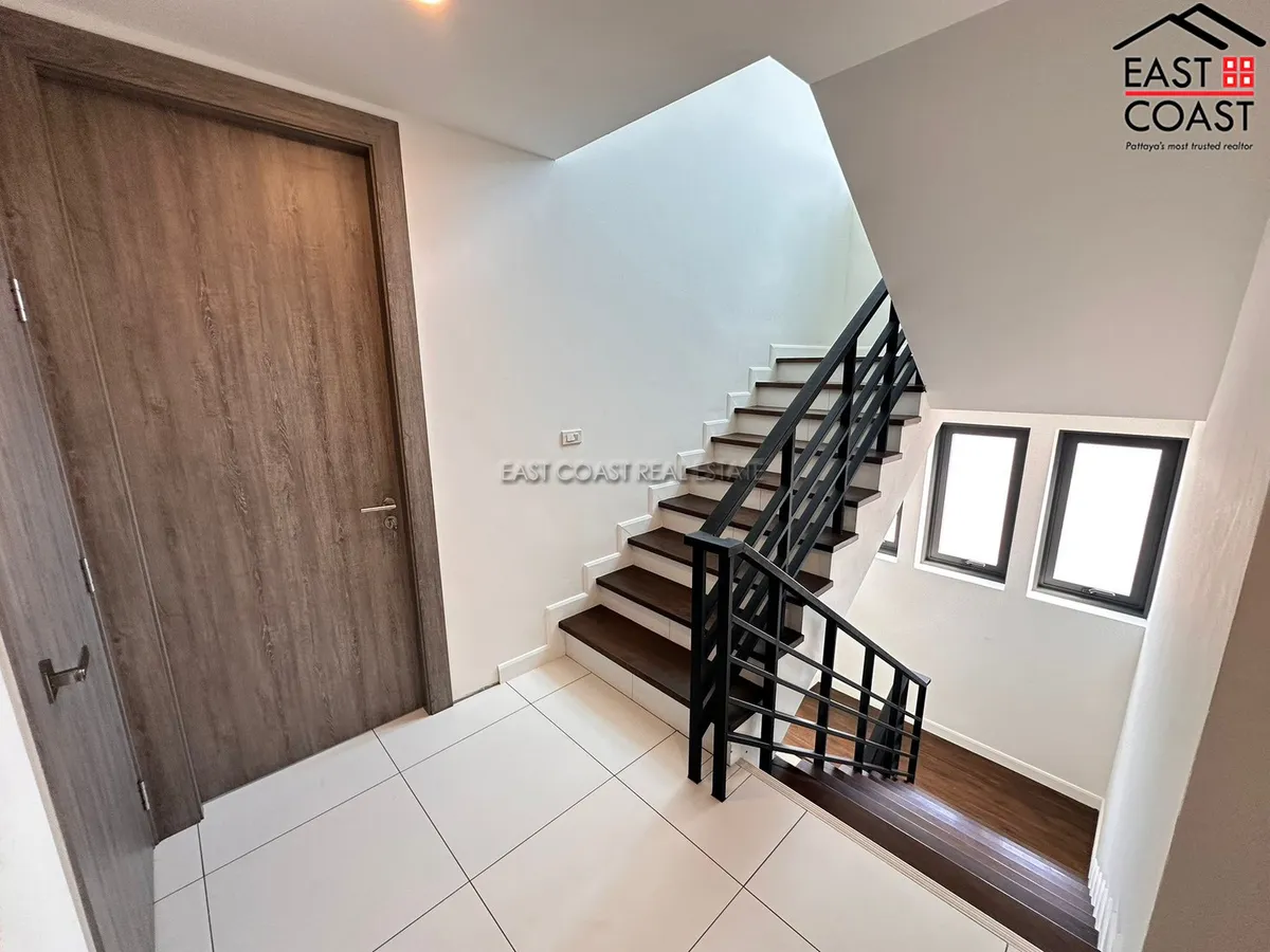 3-Storey House – Huay Yai Main Road photo 4
