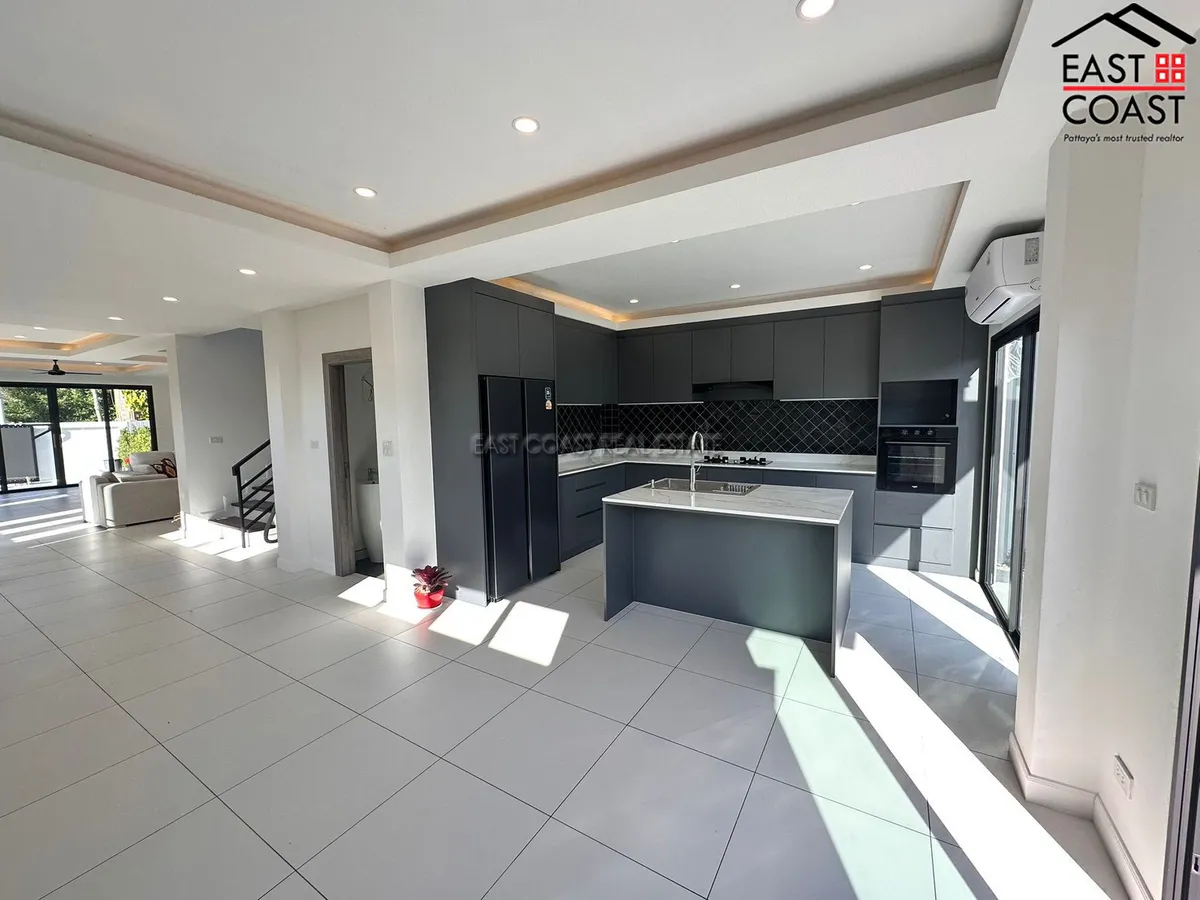 3-Storey House – Huay Yai Main Road photo 8