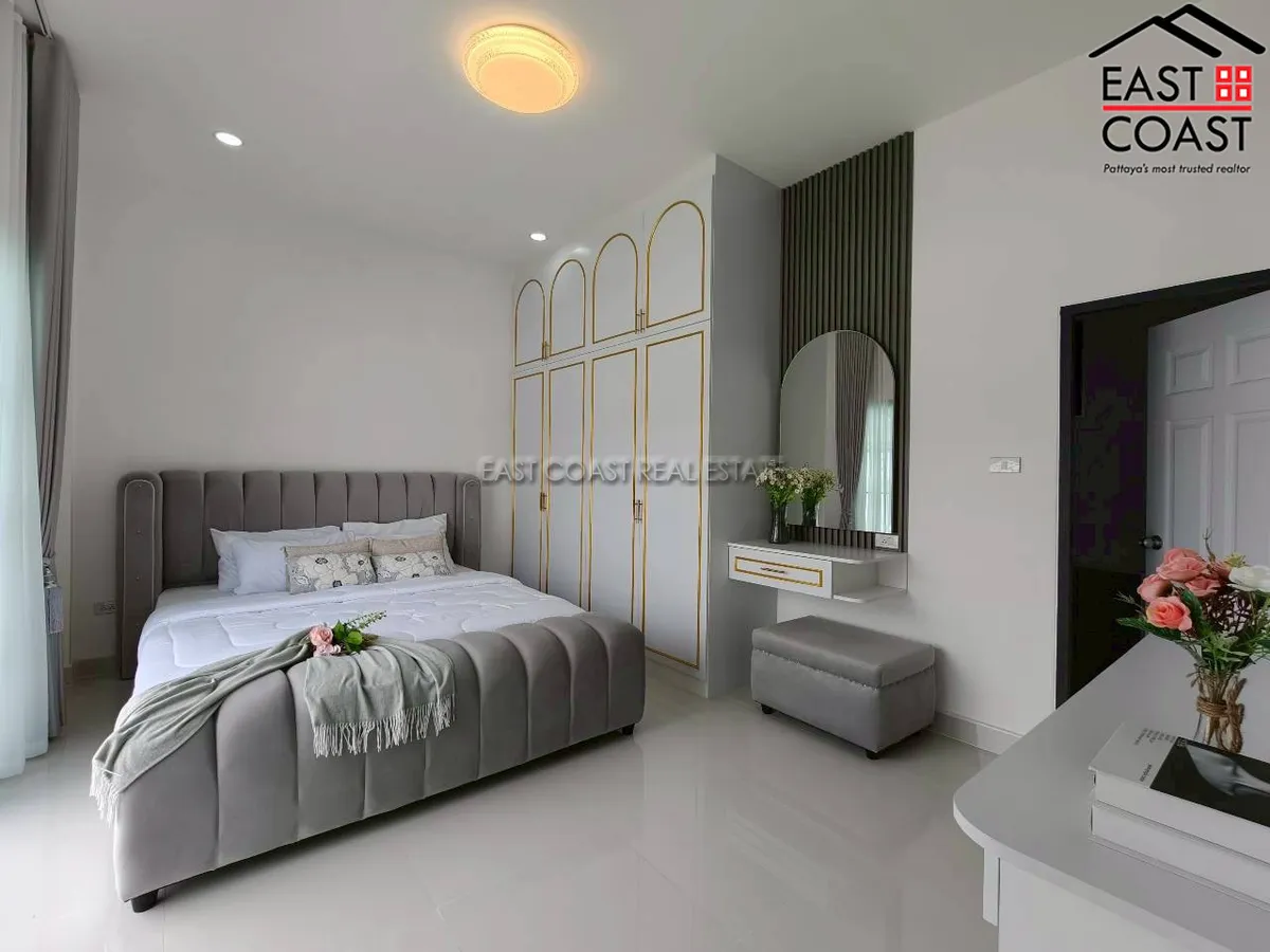 Rattanakorn 18 photo 32
