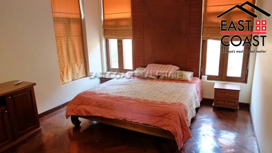 Soi Pornprapanimit photo 10
