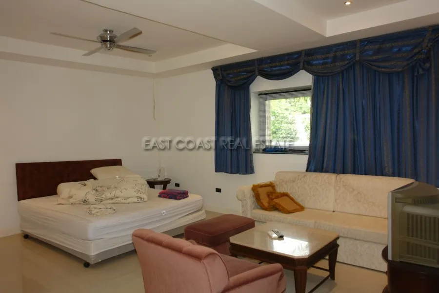 Cosy Beach Mansion photo 5