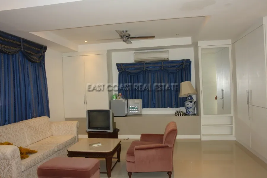 Cosy Beach Mansion photo 3