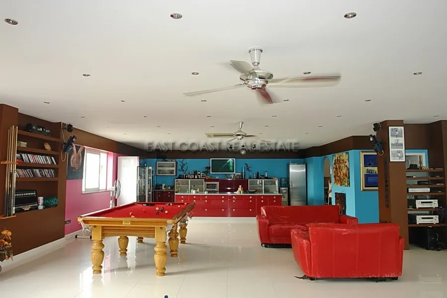 Cosy Beach Mansion photo 31