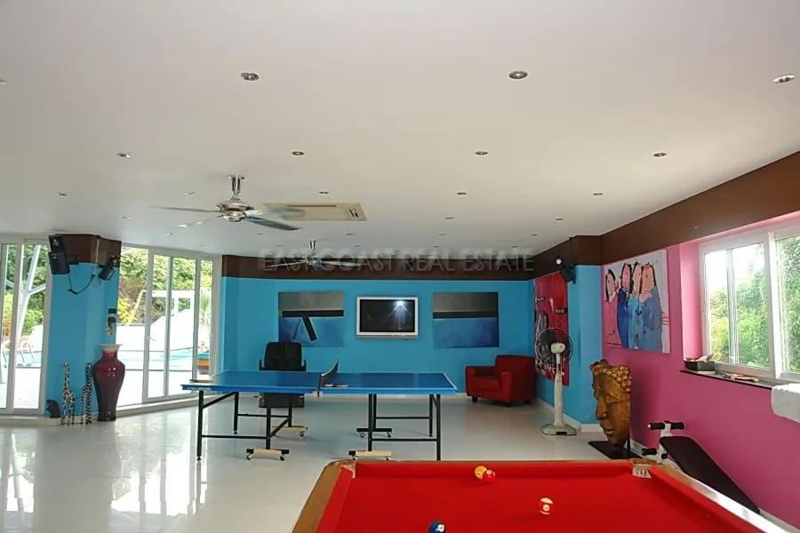 Cosy Beach Mansion photo 30