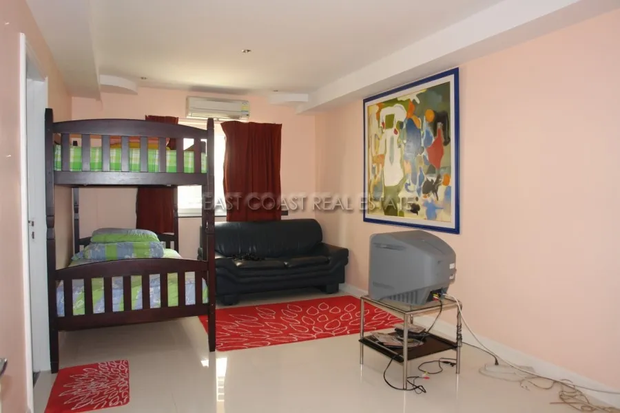 Cosy Beach Mansion photo 14