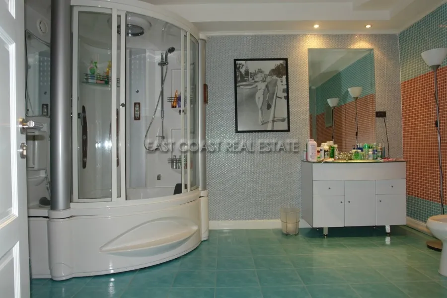 Cosy Beach Mansion photo 9