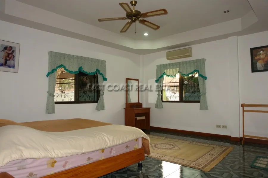 Soi Thepnimit photo 7