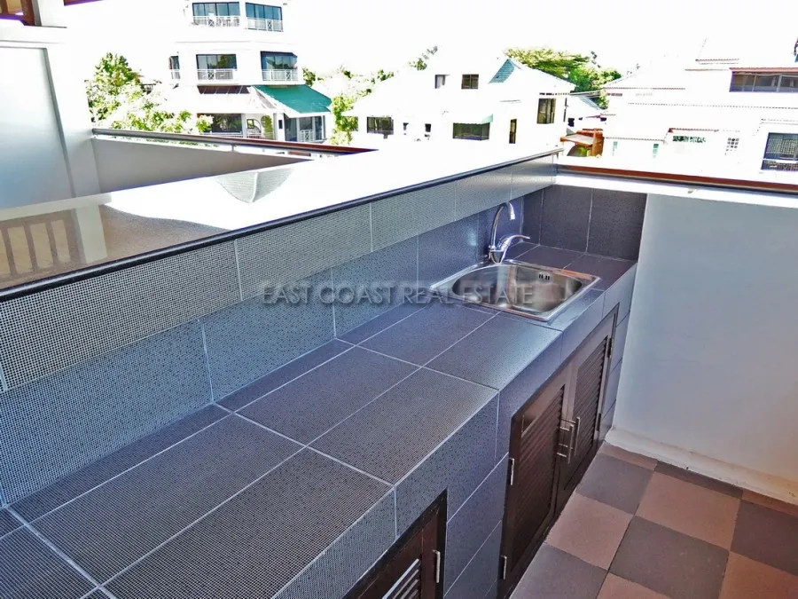 Jomtien Yacht Club PRICE SLASHED photo 9