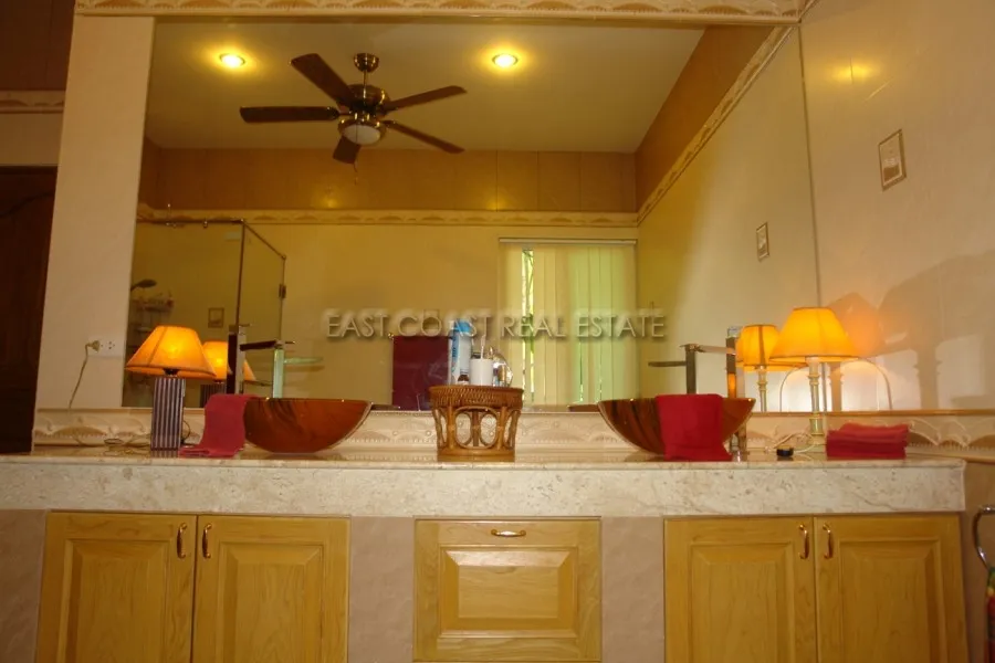 Huay Yai Manor photo 12