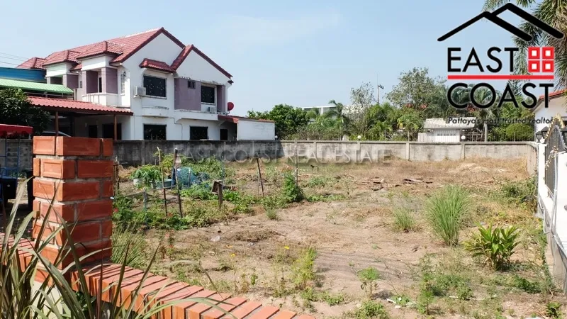 Land in Park Village
