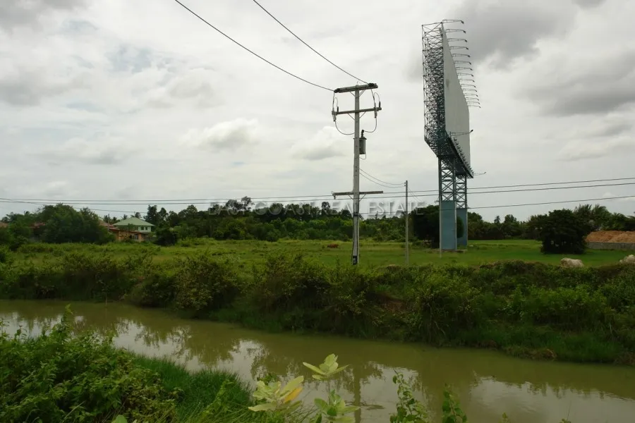 Land near Crocodile Farm photo 4