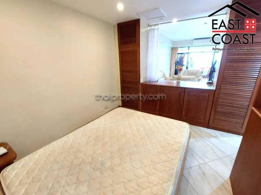 Jomtien Complex photo 9