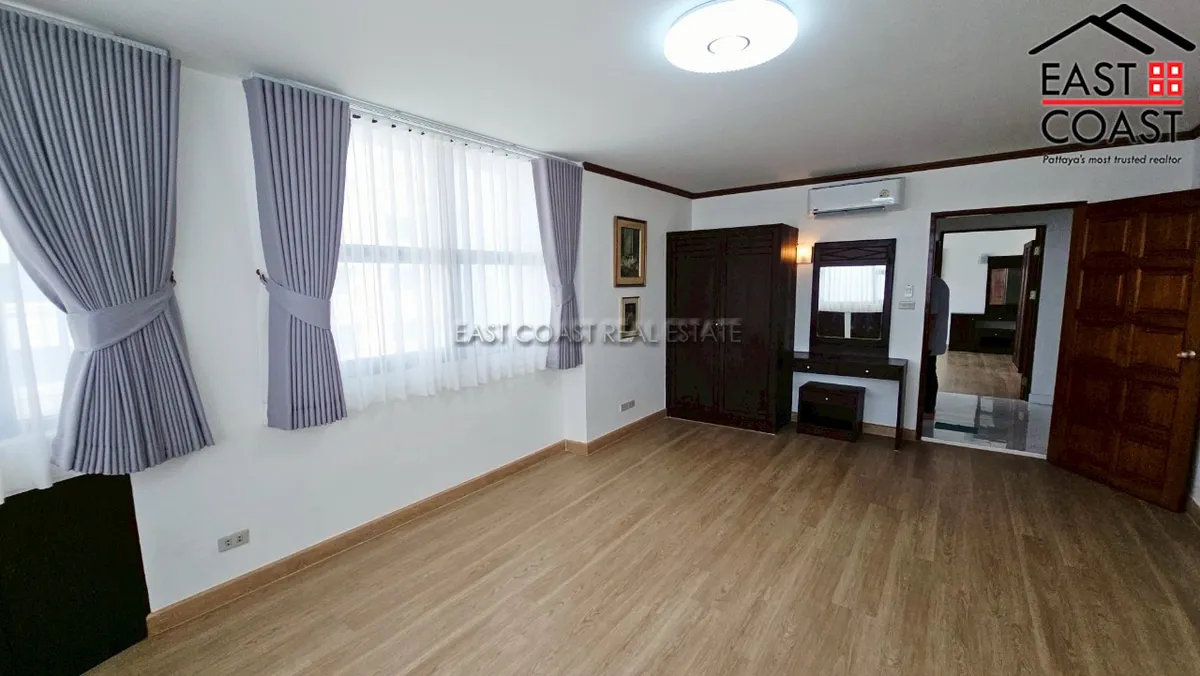 Jomtien Complex photo 17