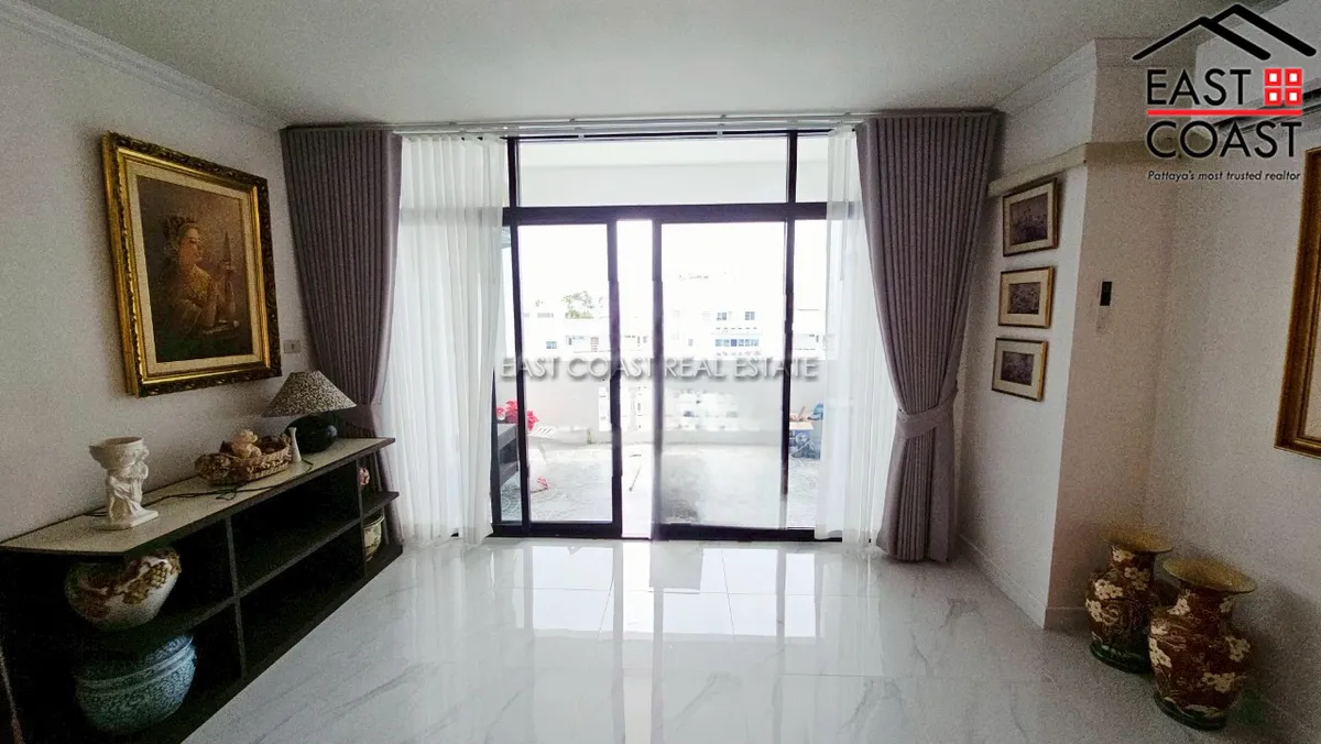 Jomtien Complex photo 8