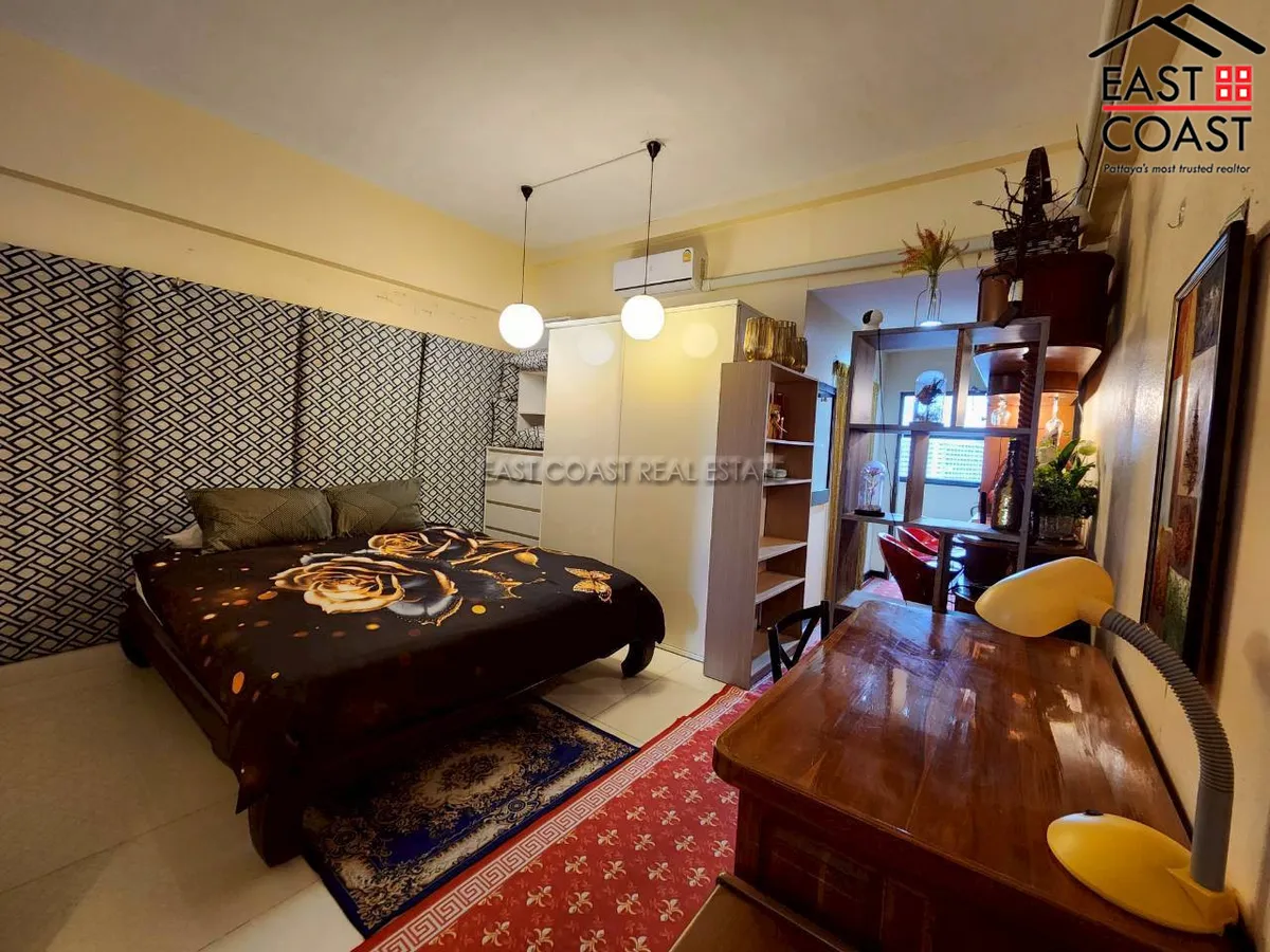 Jomtien Complex photo 7