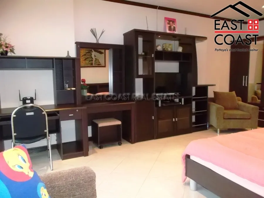 The Residence photo 7