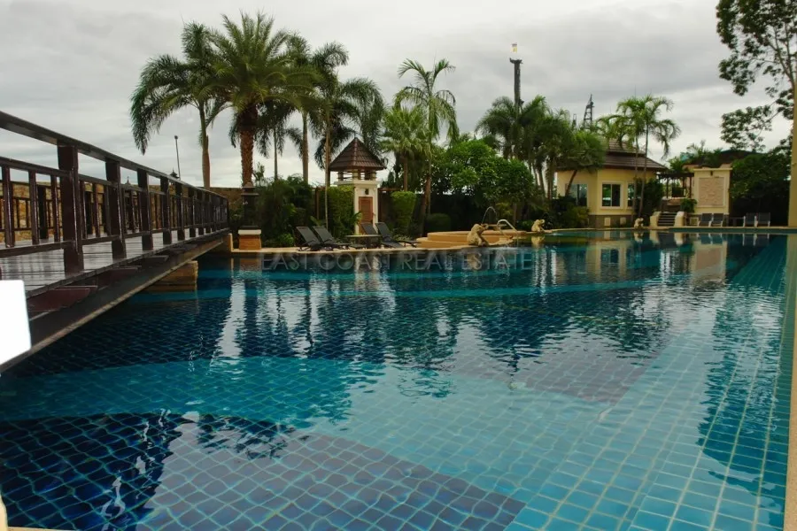 The Residence photo 12