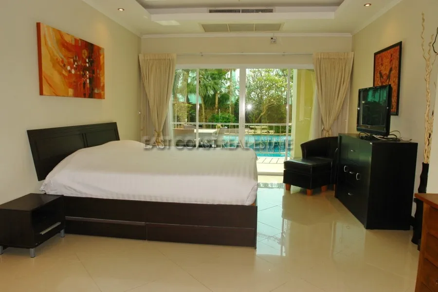 The Residence photo 9