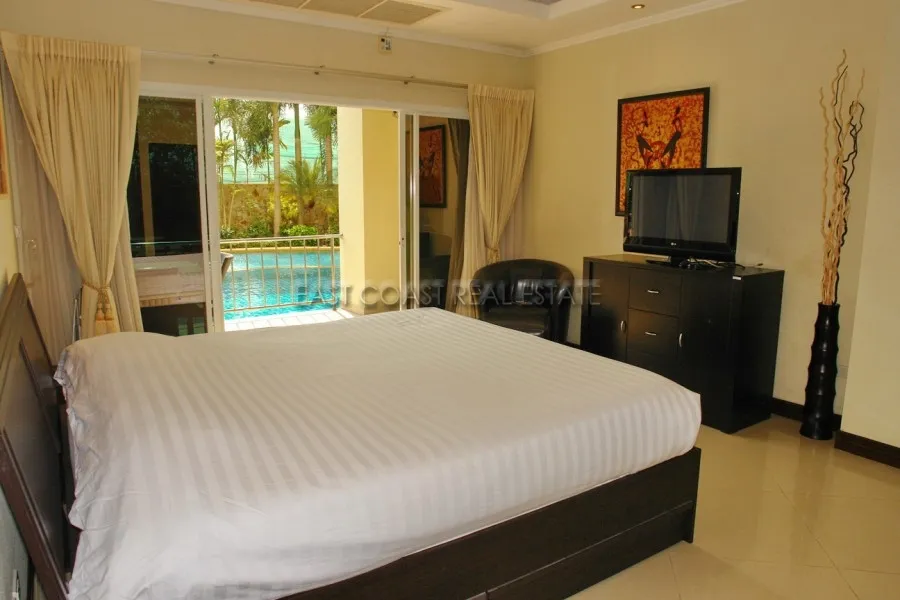 The Residence photo 8