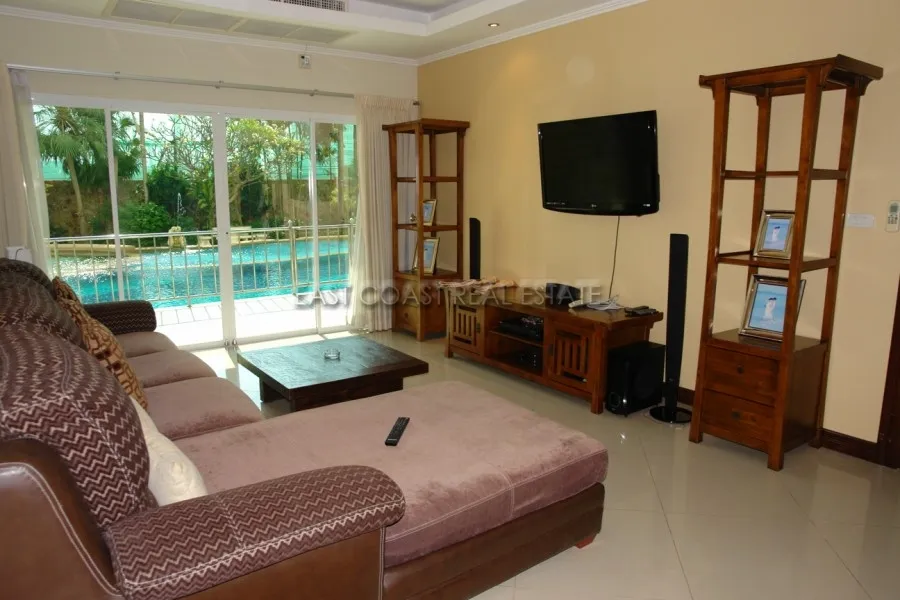 The Residence photo 3