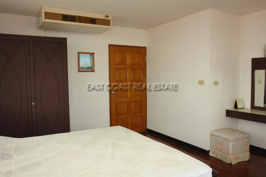 Jomtien Complex photo 4