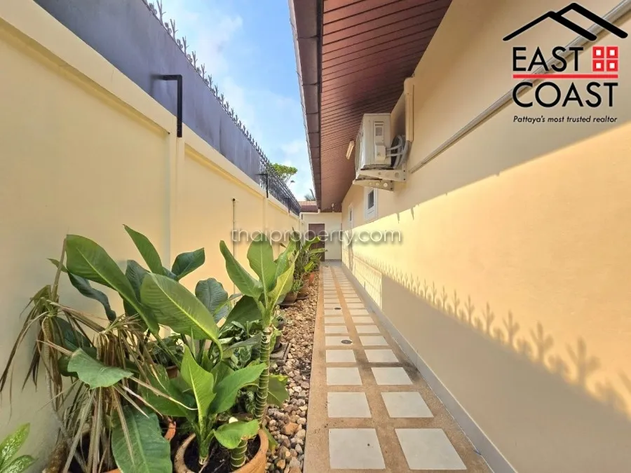 Pool View Villa photo 13