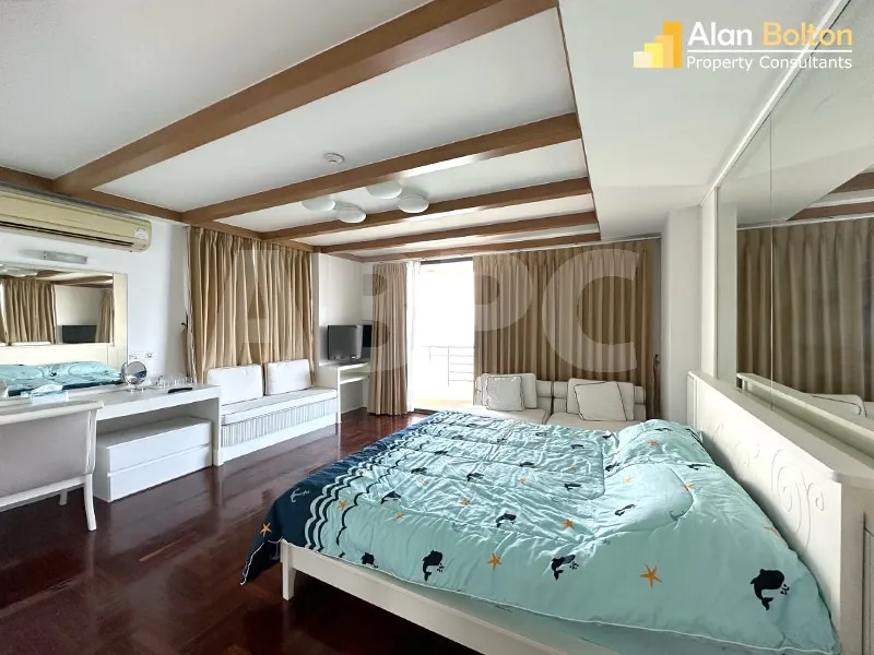 3 Bed 4 Bath in Pratumnak photo 5