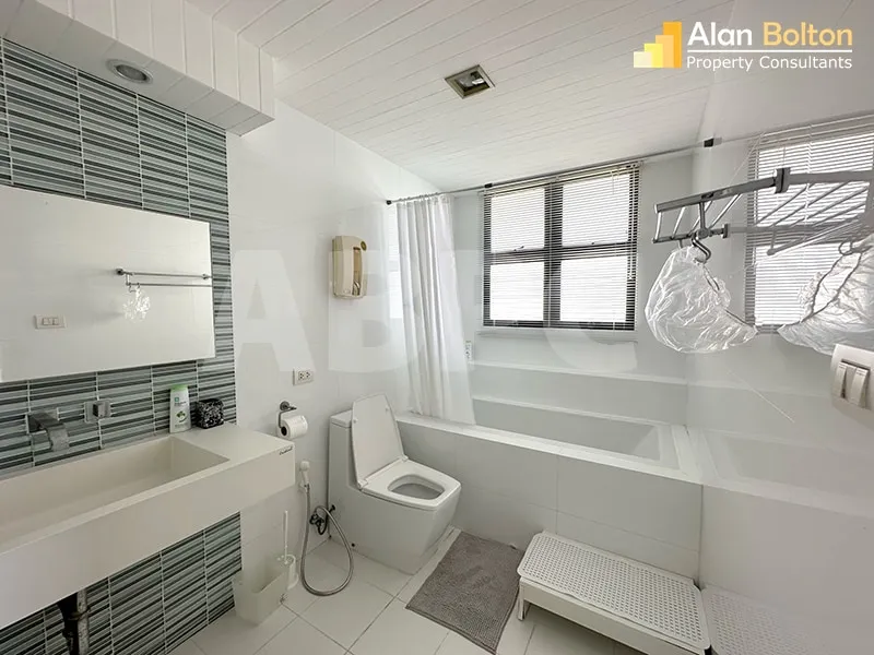 3 Bed 4 Bath in Pratumnak photo 9