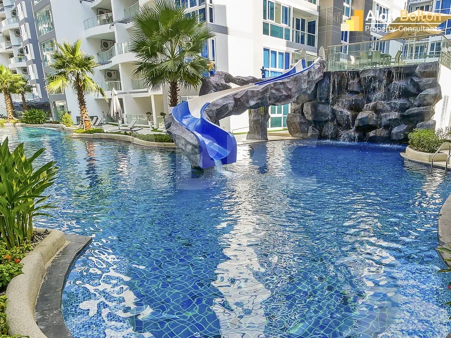 Pool View 2 Bed 2 Bath Condo in Central Pattaya