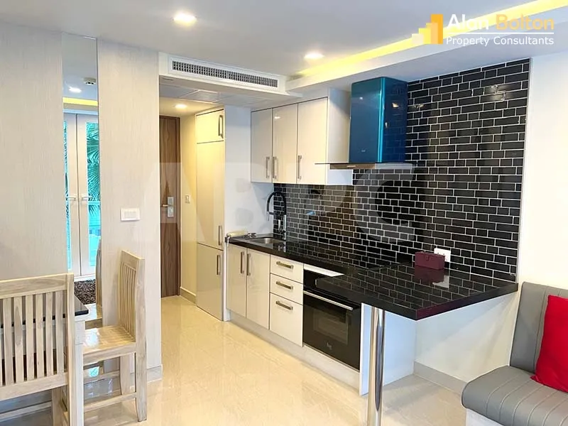 Pool View 2 Bed 2 Bath Condo in Central Pattaya photo 9