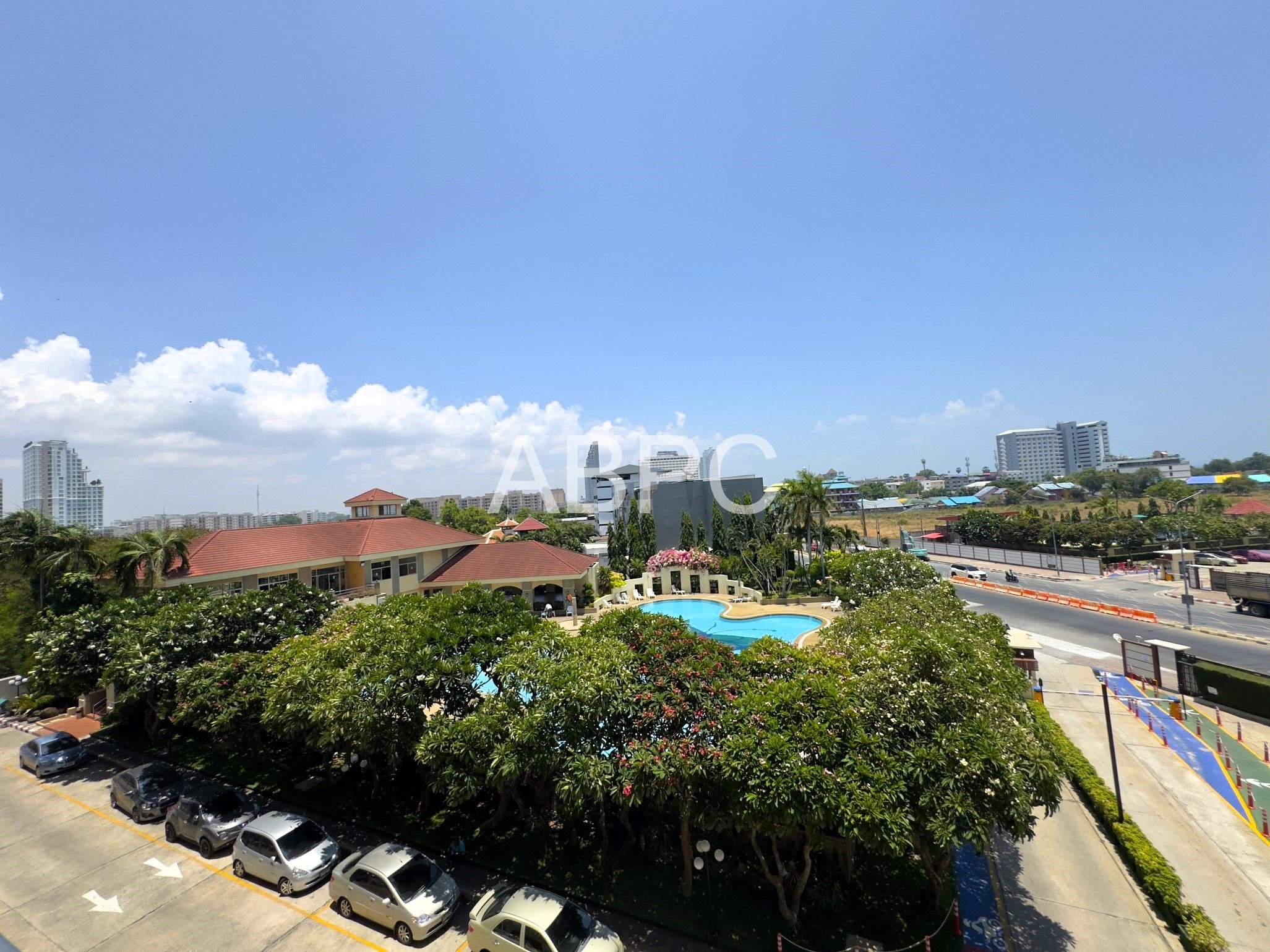 Pool View 1 Bed 2 Bath Condo in Jomtien
