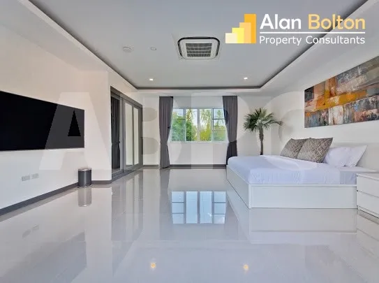 Stunning 5 Bedroom Pool Villa For Rent photo 6