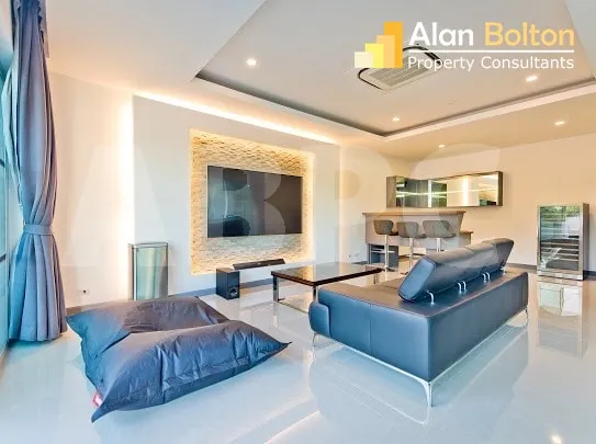 Stunning 5 Bedroom Pool Villa For Rent photo 8