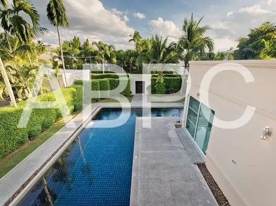 Stunning 5 Bedroom Pool Villa For Rent photo 10