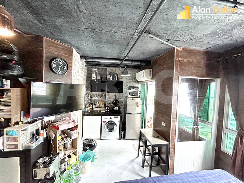 Ocean View Corner Unit Studio - Lumpini Ville Naklua photo 3