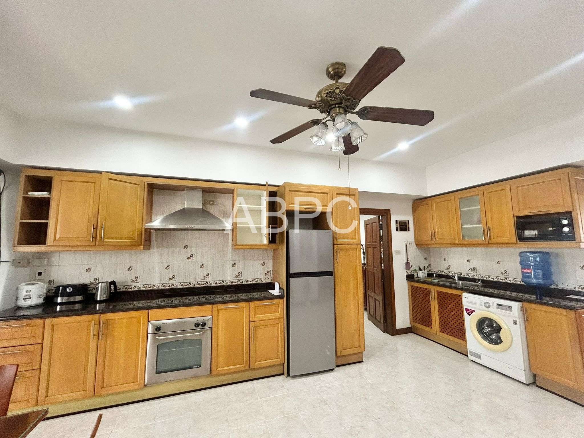 Massive 2 Bed in Jomtien For Rent photo 3
