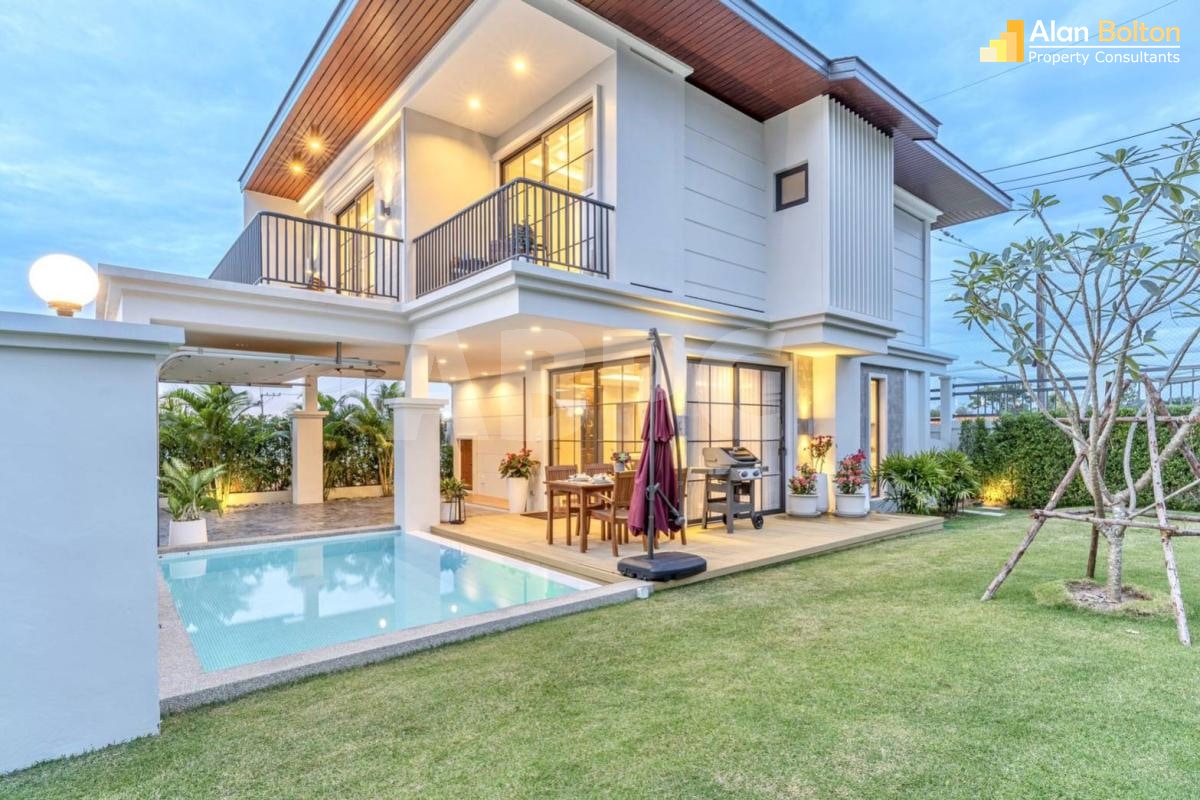 Fully Furnished Modern 3 Bed 3 Bath Pool Villa in East Pattaya ABPC0278