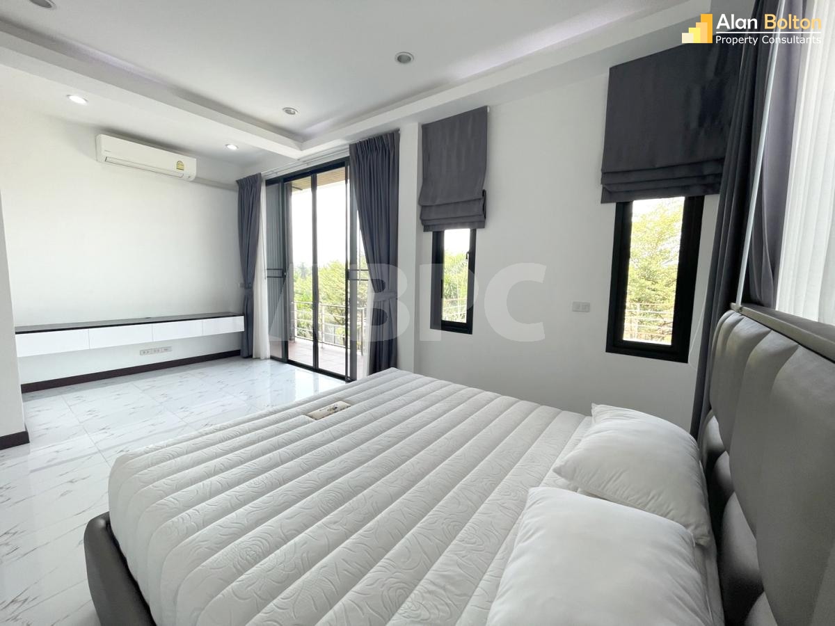 3 Bed 3 Bath Pool Villa in East Pattaya photo 9