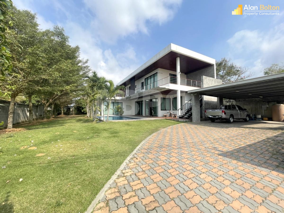 3 Bed 3 Bath Pool Villa in East Pattaya photo 3