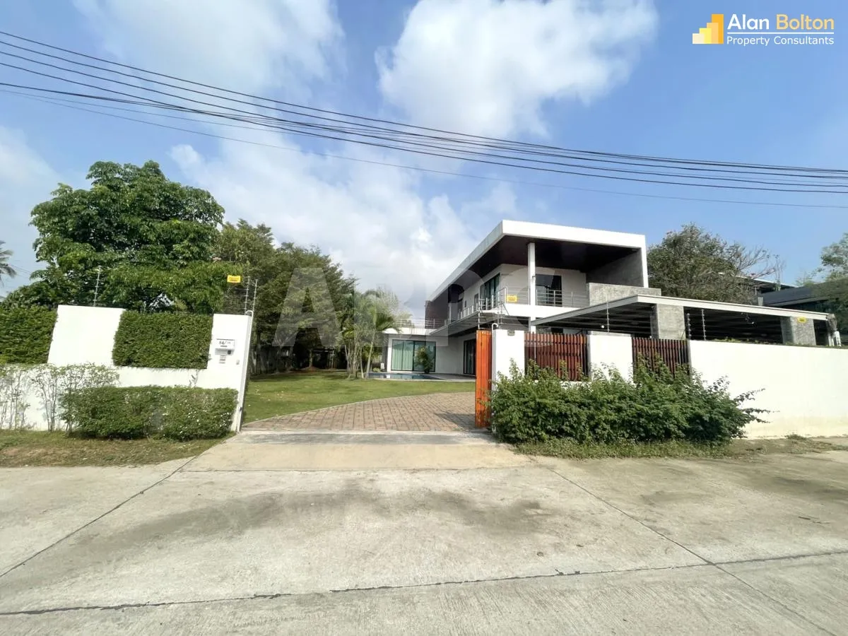 3 Bed 3 Bath Pool Villa in East Pattaya