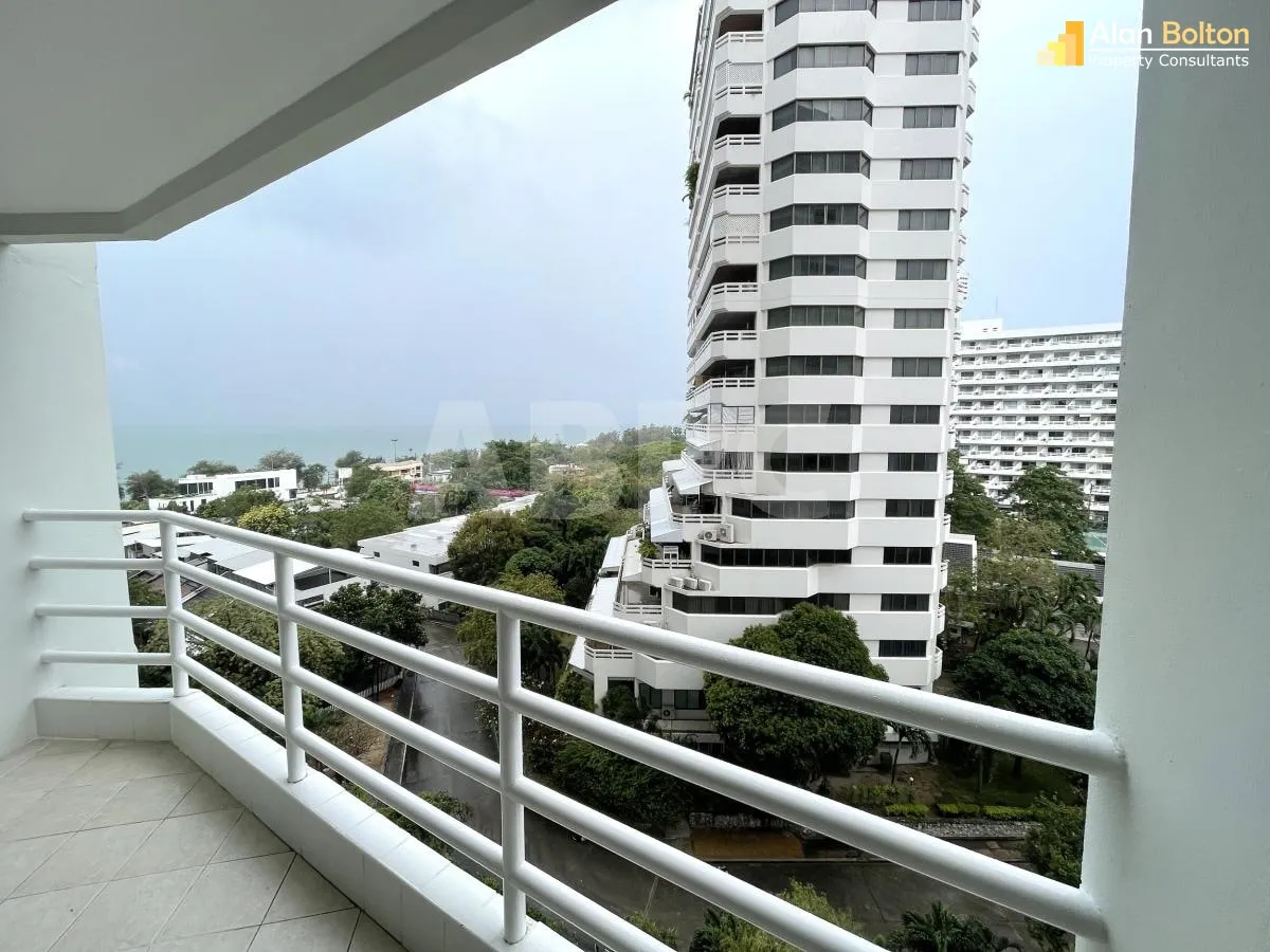 Cheap Large Studio For Rent in View Talay 5