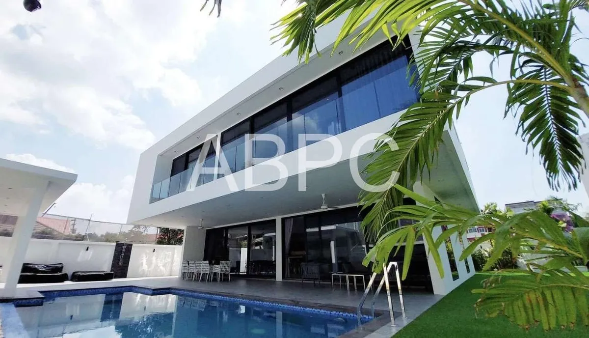 Ultra Luxury 4 Bed 5 Bath Pool Villa In Pratumnak