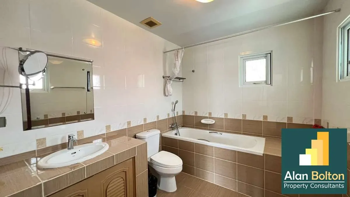 Pool Villa 3 Bedrooms 3 Bathrooms in East Pattaya photo 4